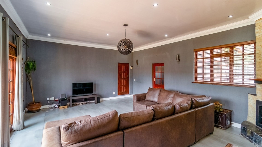 5 Bedroom Property for Sale in Elandspark Gauteng