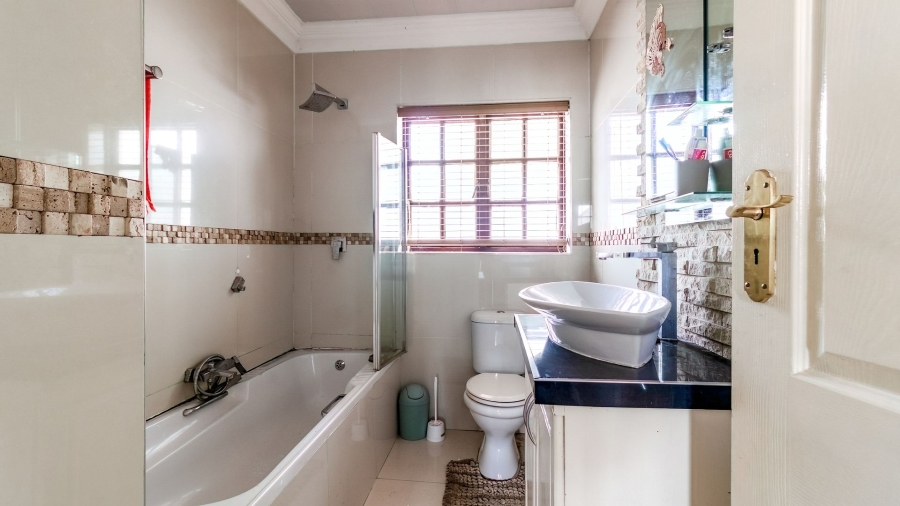5 Bedroom Property for Sale in Elandspark Gauteng