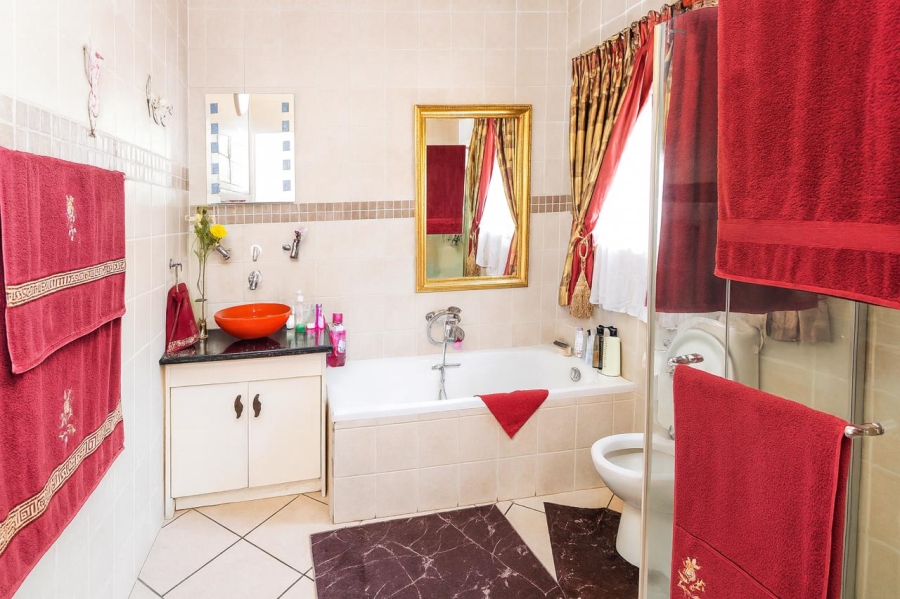 3 Bedroom Property for Sale in Klippoortje Gauteng