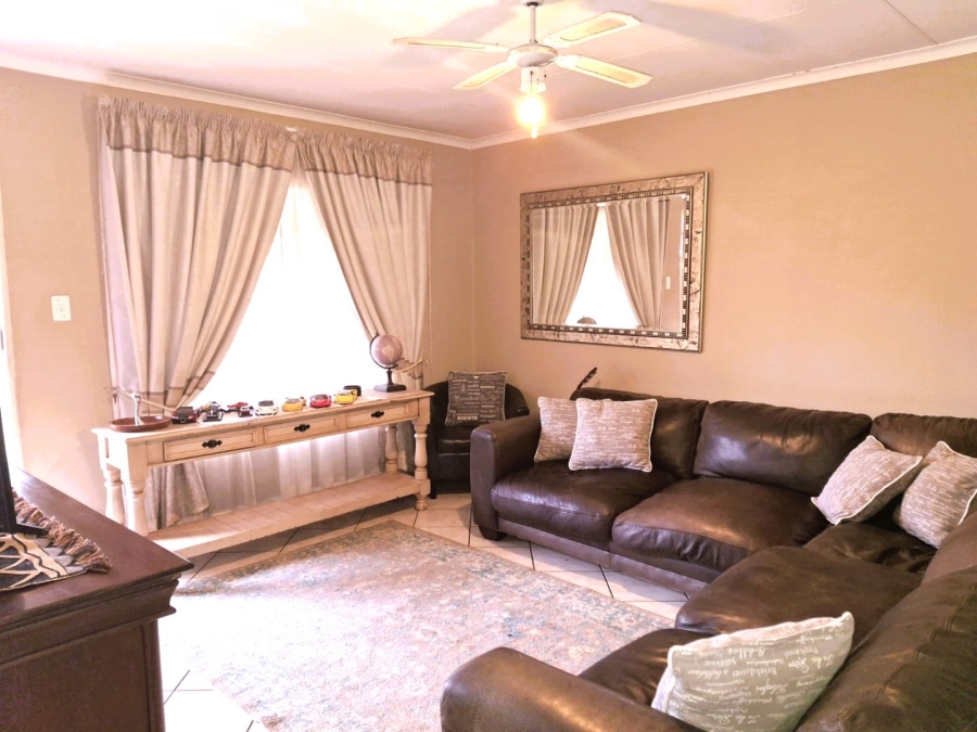 2 Bedroom Property for Sale in Rooihuiskraal North Gauteng