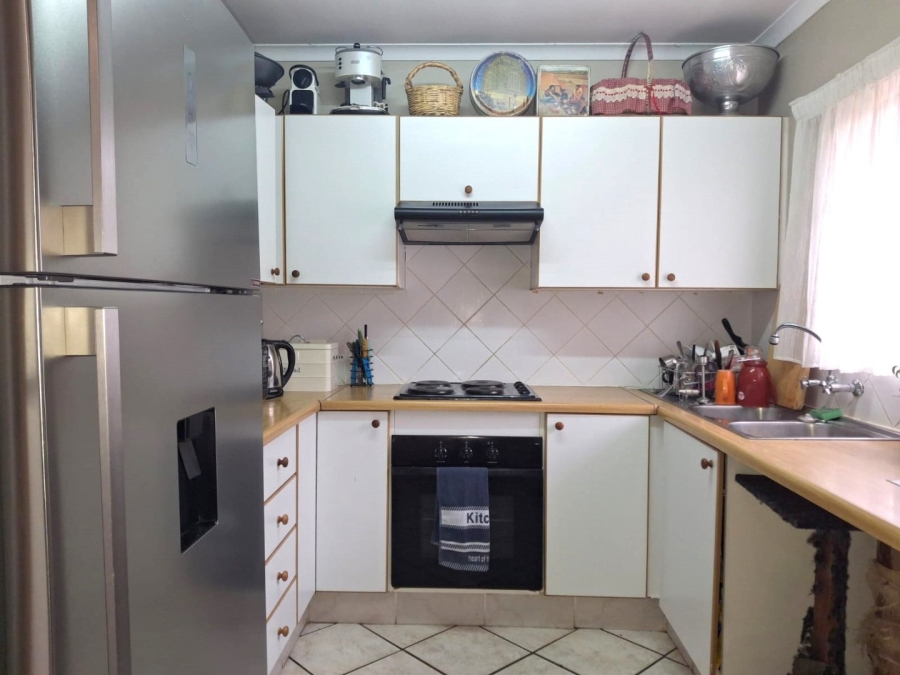 2 Bedroom Property for Sale in Rooihuiskraal North Gauteng