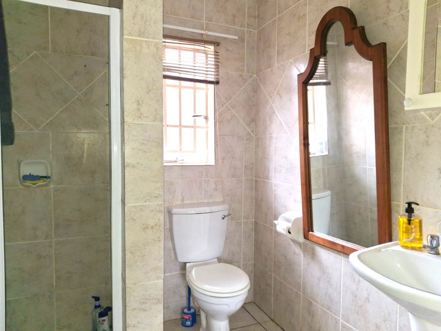 2 Bedroom Property for Sale in Rooihuiskraal North Gauteng
