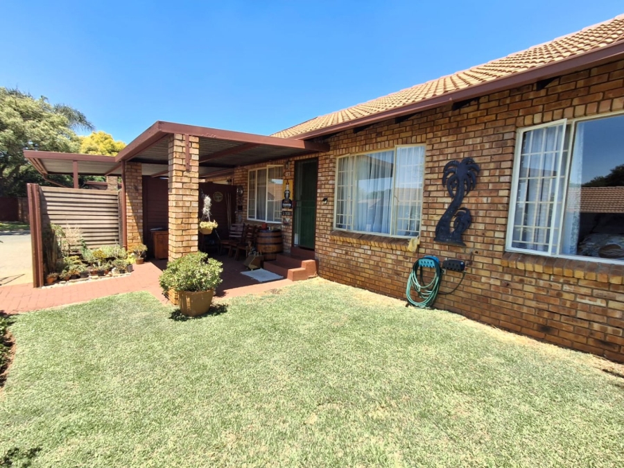 2 Bedroom Property for Sale in Rooihuiskraal North Gauteng