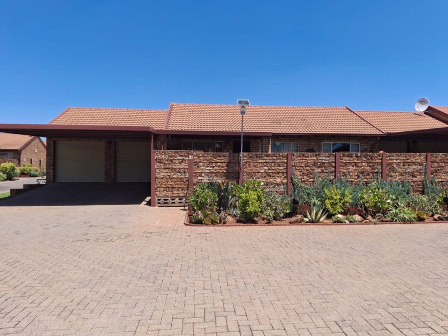2 Bedroom Property for Sale in Rooihuiskraal North Gauteng