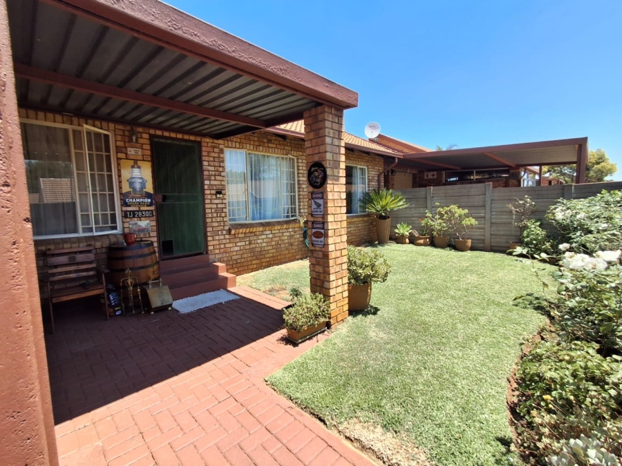 2 Bedroom Property for Sale in Rooihuiskraal North Gauteng