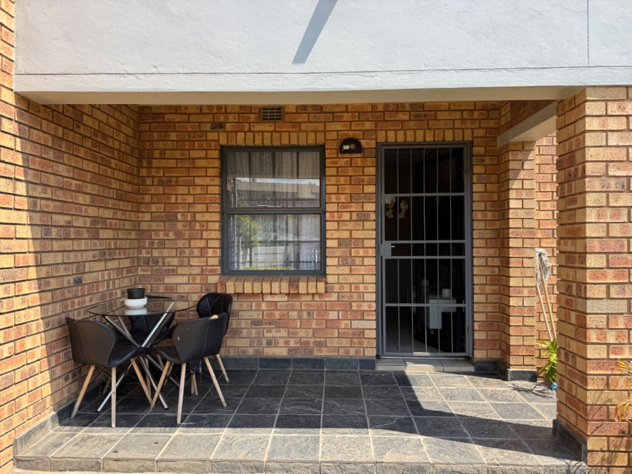 2 Bedroom Property for Sale in Montana Tuine Gauteng