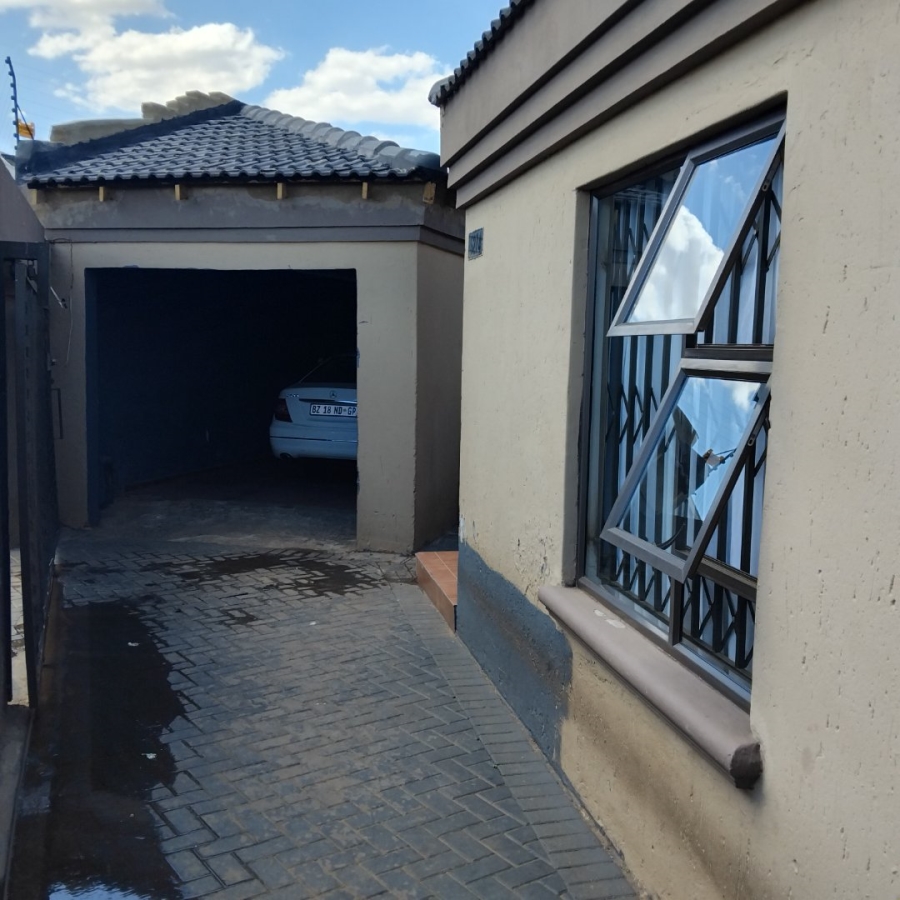 3 Bedroom Property for Sale in Protea Glen Gauteng