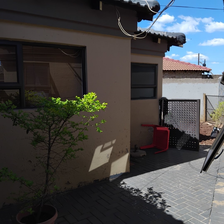 3 Bedroom Property for Sale in Protea Glen Gauteng