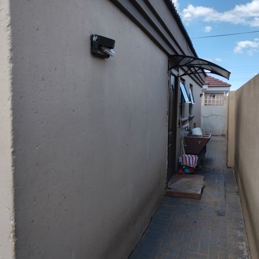 3 Bedroom Property for Sale in Protea Glen Gauteng