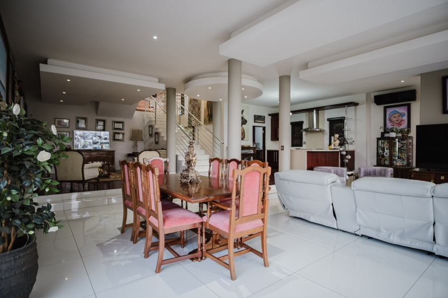 5 Bedroom Property for Sale in Glenvista Gauteng