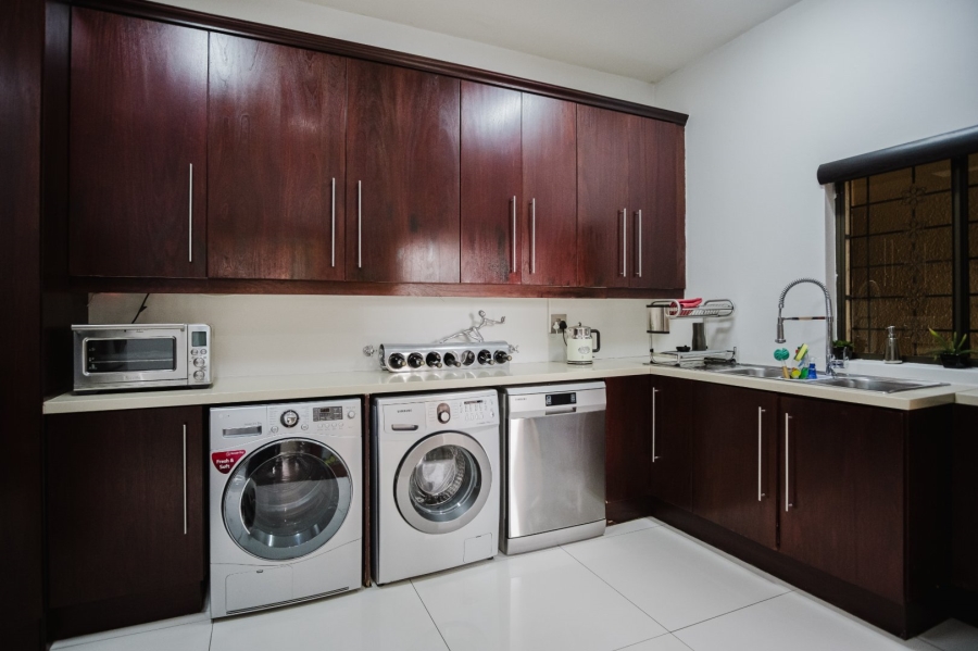 5 Bedroom Property for Sale in Glenvista Gauteng
