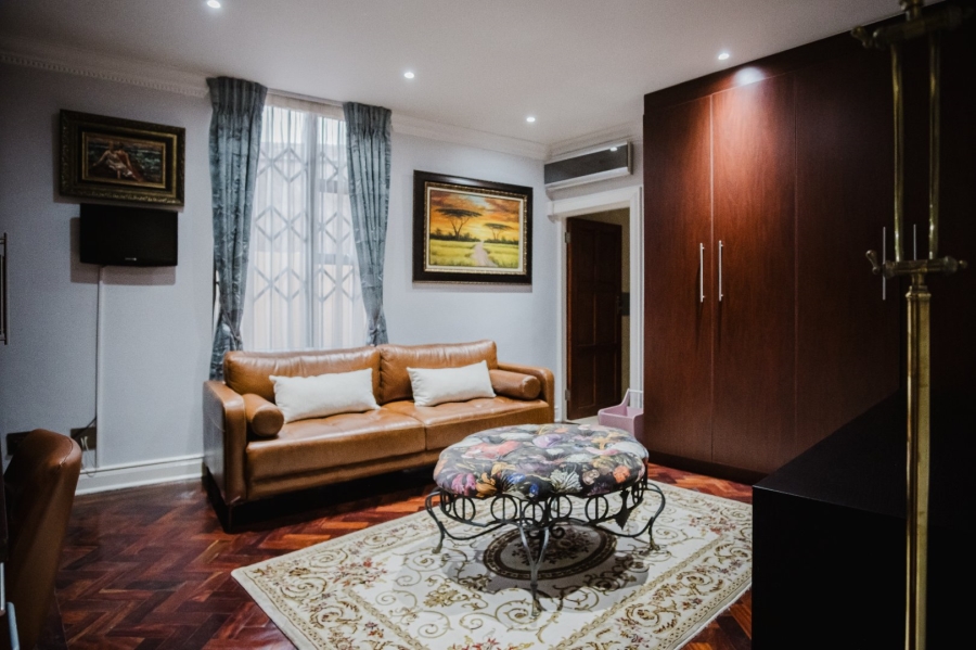 5 Bedroom Property for Sale in Glenvista Gauteng