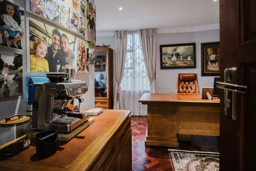 5 Bedroom Property for Sale in Glenvista Gauteng