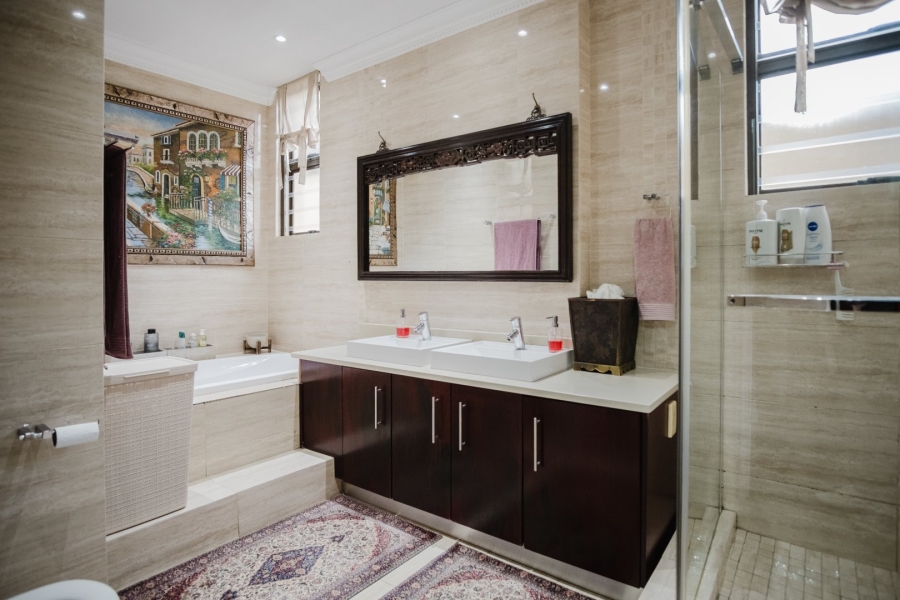 5 Bedroom Property for Sale in Glenvista Gauteng