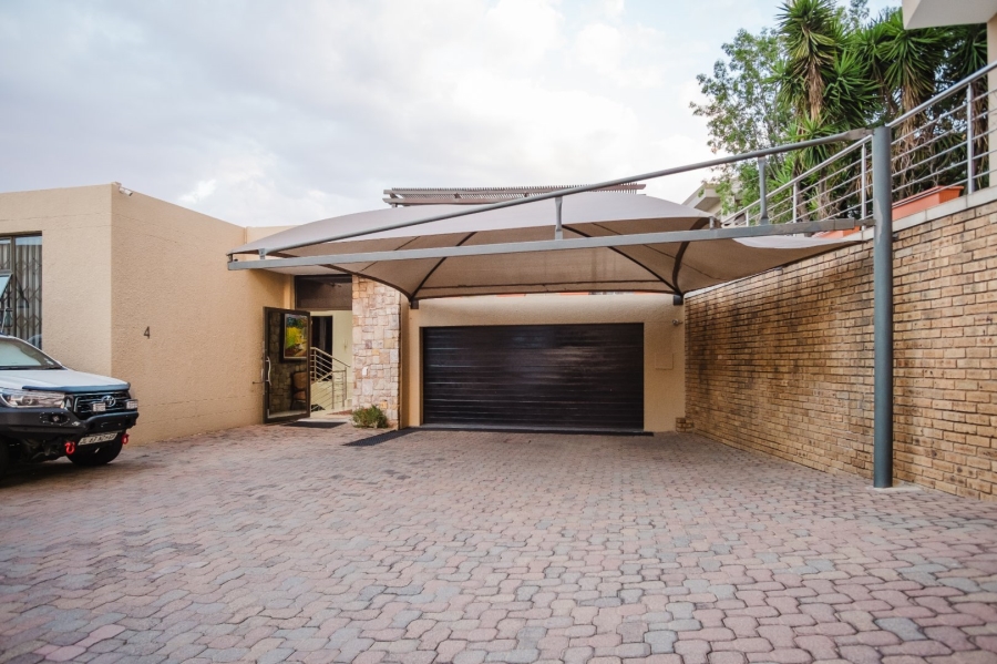 5 Bedroom Property for Sale in Glenvista Gauteng