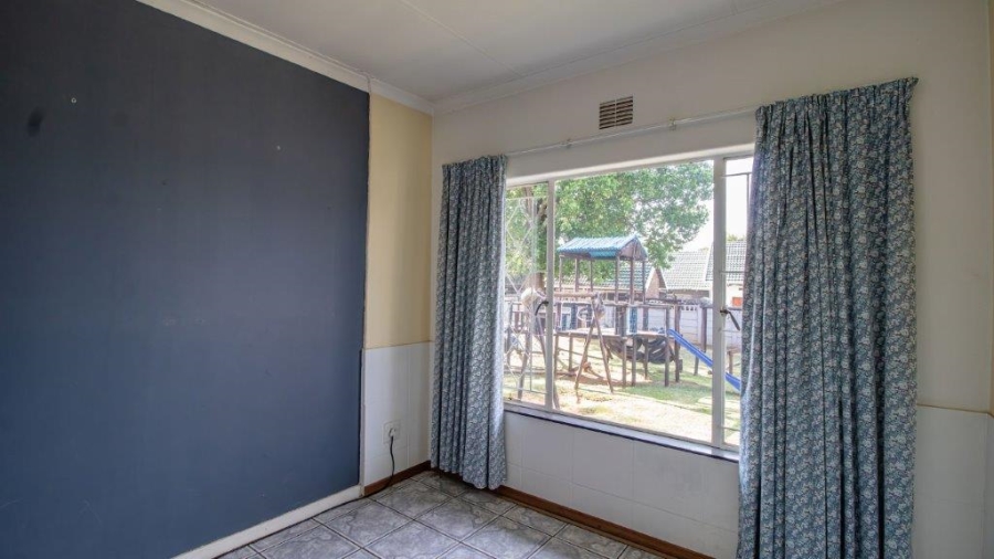 7 Bedroom Property for Sale in Aston Manor Gauteng