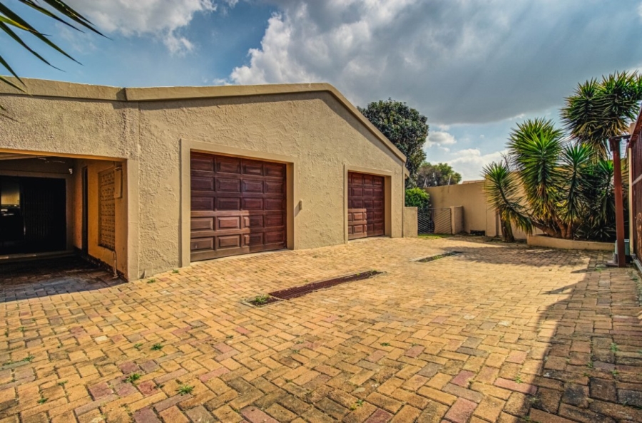 4 Bedroom Property for Sale in Isandovale Gauteng