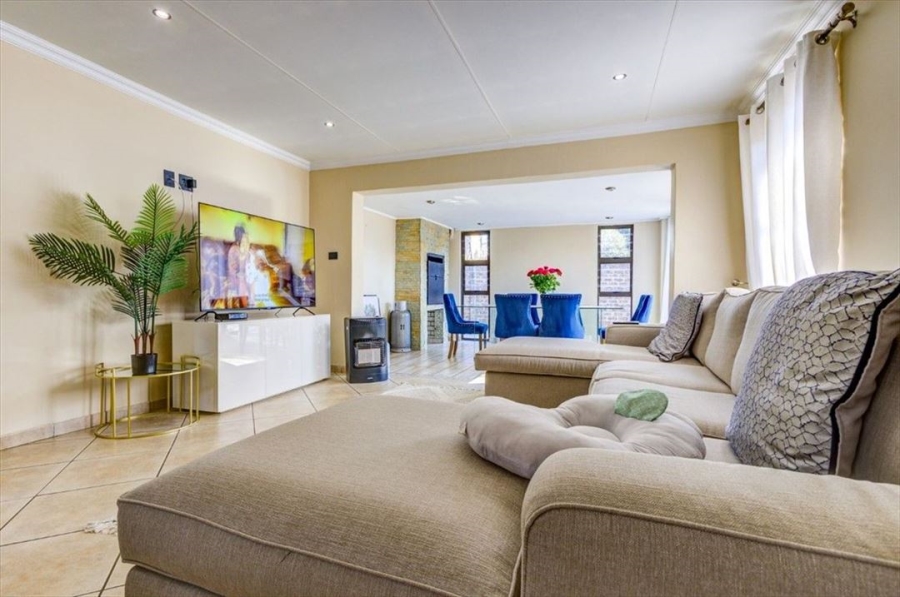 4 Bedroom Property for Sale in Ravenswood Gauteng