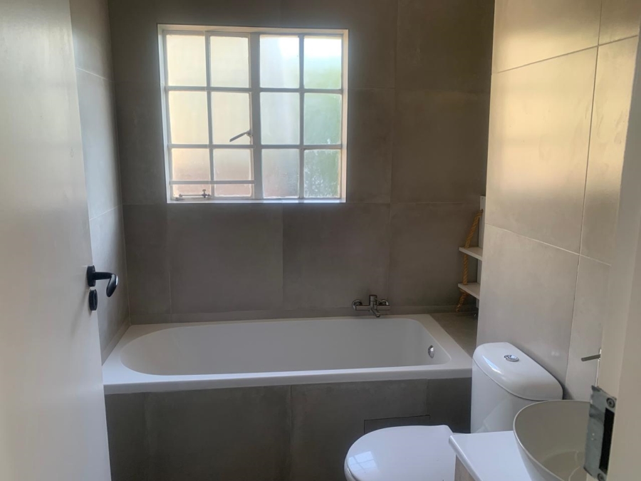To Let 3 Bedroom Property for Rent in Bassonia Rock Gauteng