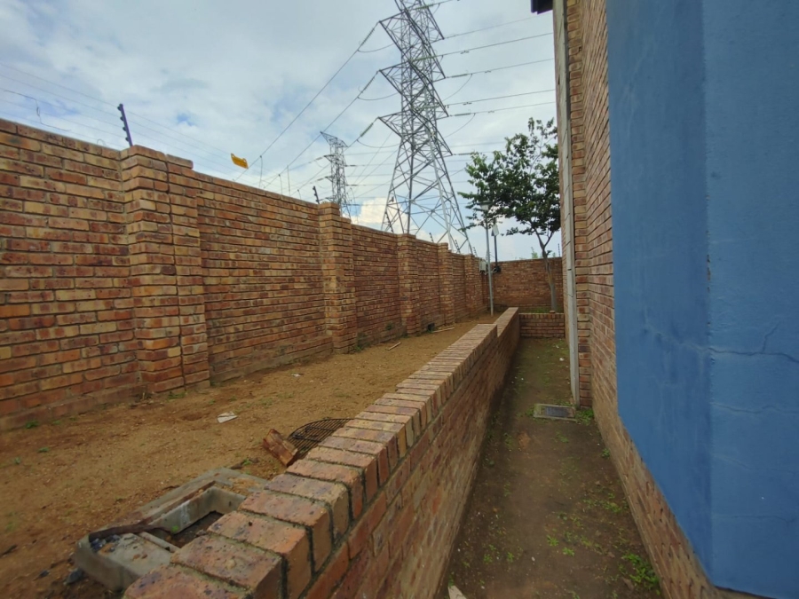 2 Bedroom Property for Sale in Rooihuiskraal North Gauteng