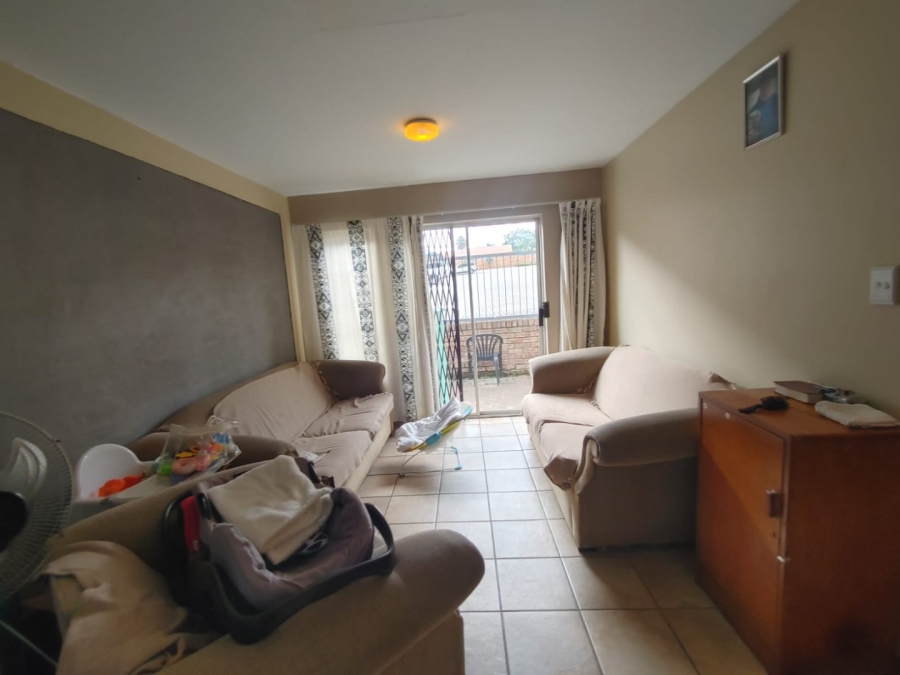 2 Bedroom Property for Sale in Rooihuiskraal North Gauteng