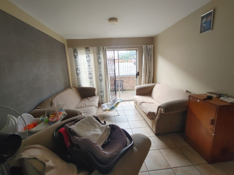 2 Bedroom Property for Sale in Rooihuiskraal North Gauteng
