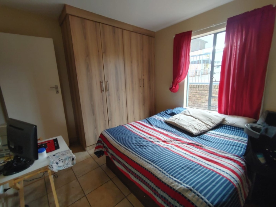 2 Bedroom Property for Sale in Rooihuiskraal North Gauteng