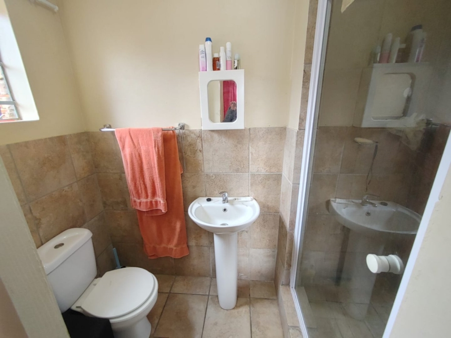 2 Bedroom Property for Sale in Rooihuiskraal North Gauteng