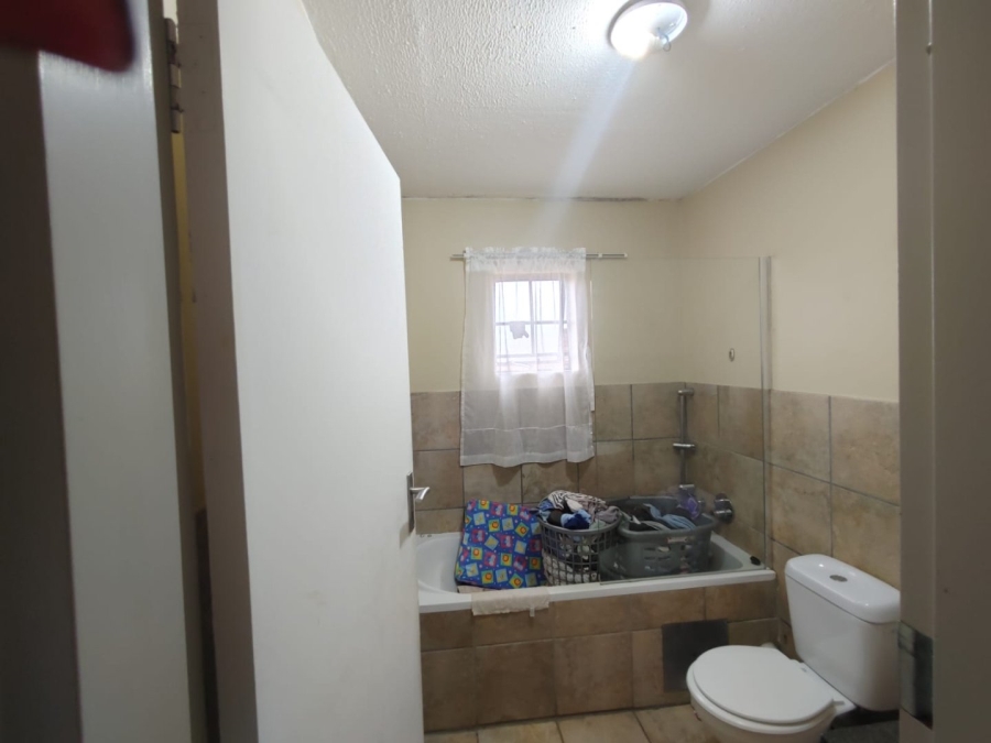 2 Bedroom Property for Sale in Rooihuiskraal North Gauteng