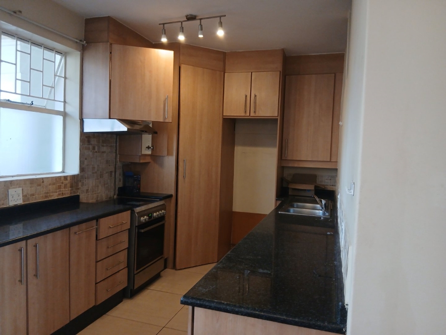 To Let 2 Bedroom Property for Rent in Illovo Gauteng