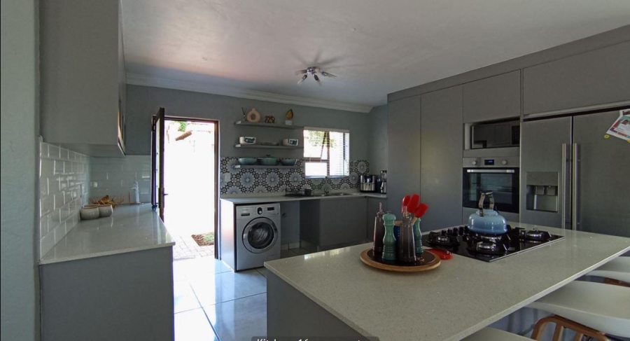 3 Bedroom Property for Sale in Noordwyk Gauteng