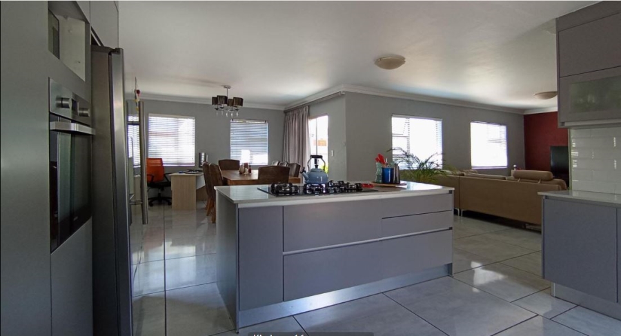 3 Bedroom Property for Sale in Noordwyk Gauteng