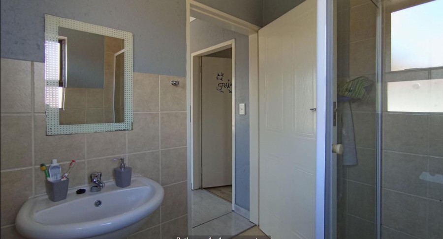 3 Bedroom Property for Sale in Noordwyk Gauteng