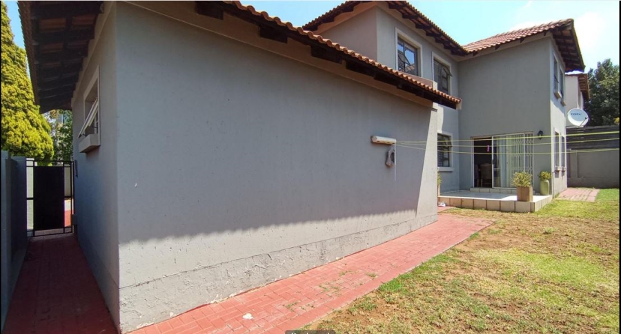 3 Bedroom Property for Sale in Noordwyk Gauteng