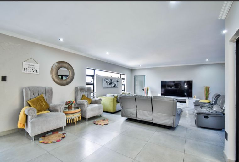 6 Bedroom Property for Sale in Savannah Country Estate Gauteng