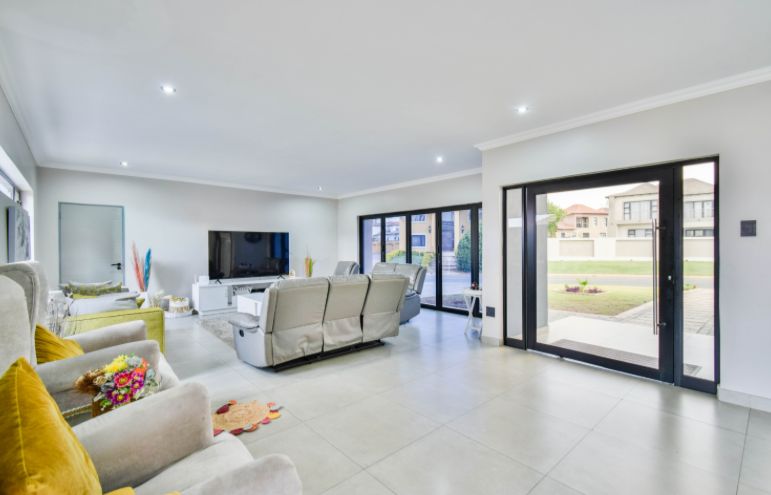 6 Bedroom Property for Sale in Savannah Country Estate Gauteng