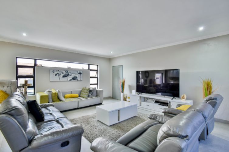 6 Bedroom Property for Sale in Savannah Country Estate Gauteng