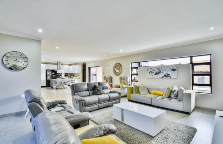 6 Bedroom Property for Sale in Savannah Country Estate Gauteng