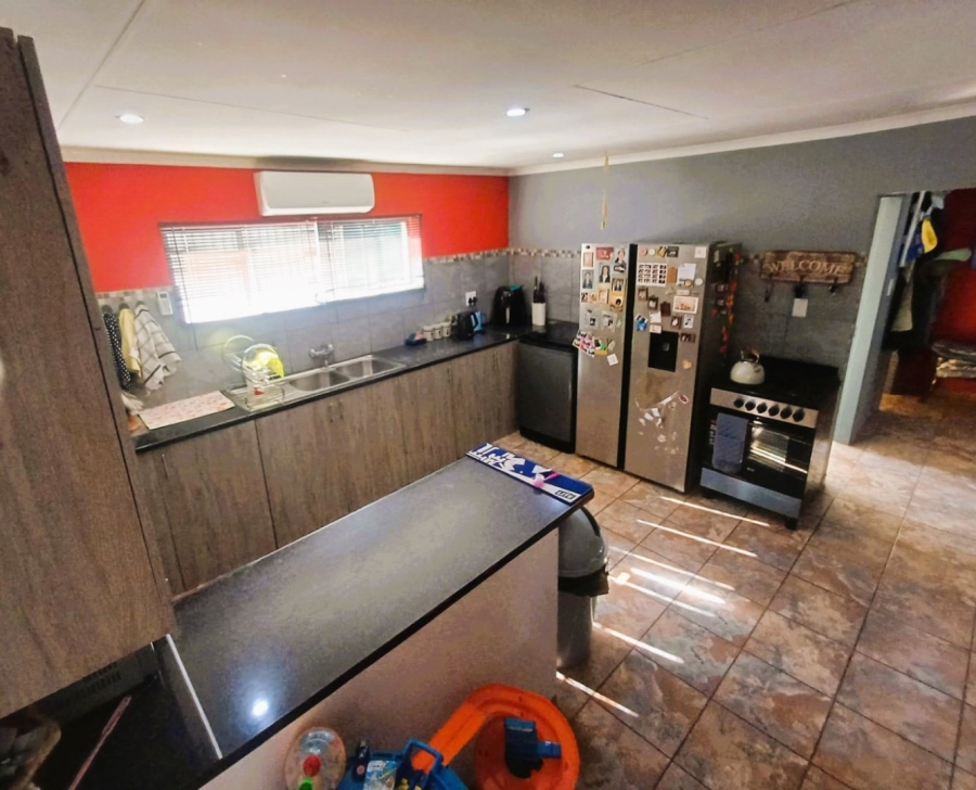 Commercial Property for Sale in Zandfontein AH Gauteng