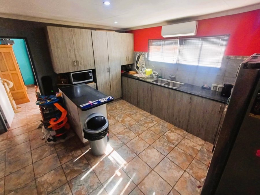 Commercial Property for Sale in Zandfontein AH Gauteng
