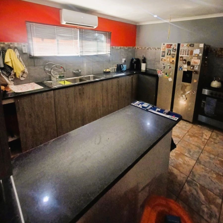 Commercial Property for Sale in Zandfontein AH Gauteng