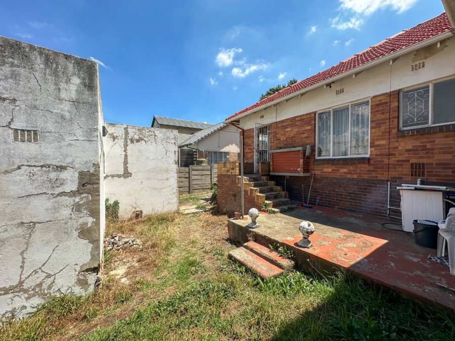 3 Bedroom Property for Sale in Linmeyer Gauteng