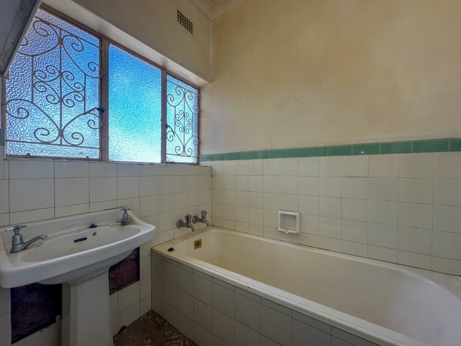 3 Bedroom Property for Sale in Linmeyer Gauteng