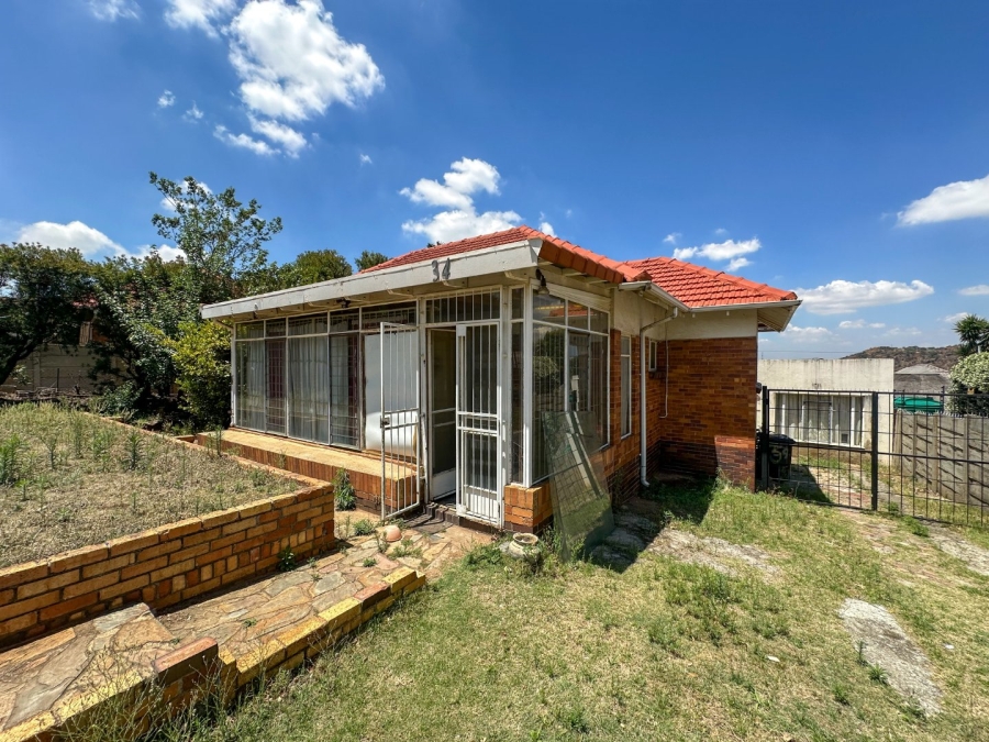 3 Bedroom Property for Sale in Linmeyer Gauteng