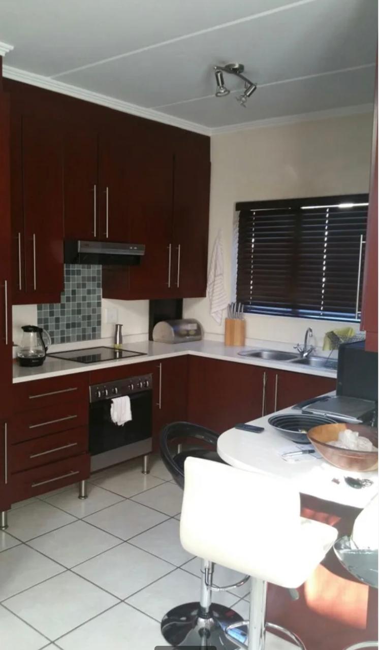 To Let  Bedroom Property for Rent in Sunninghill Gauteng