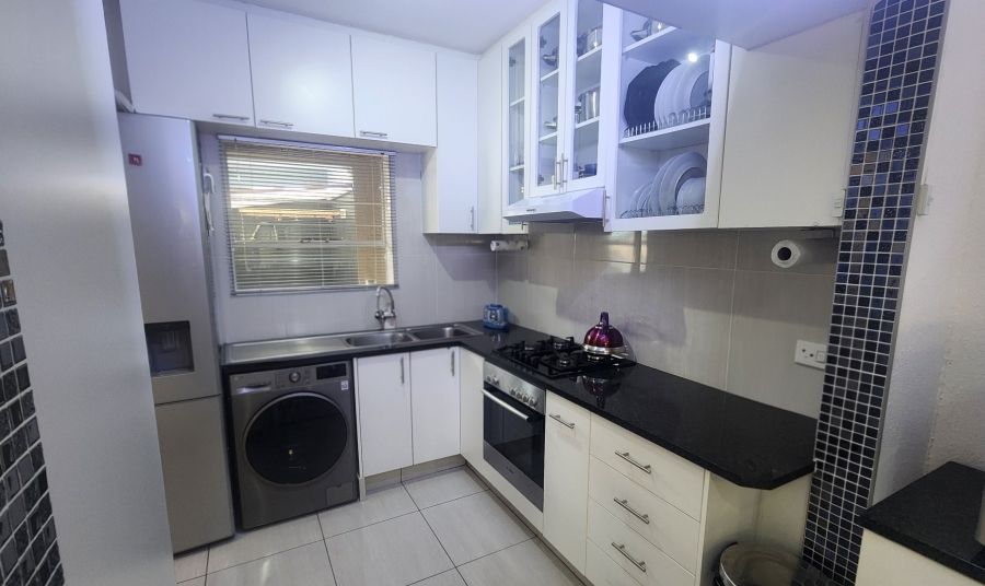 2 Bedroom Property for Sale in Constantia Kloof Gauteng
