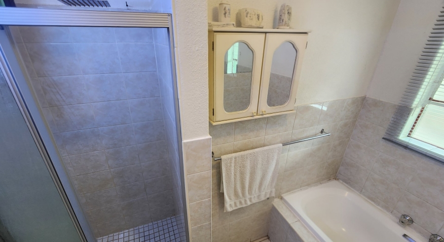 2 Bedroom Property for Sale in Constantia Kloof Gauteng