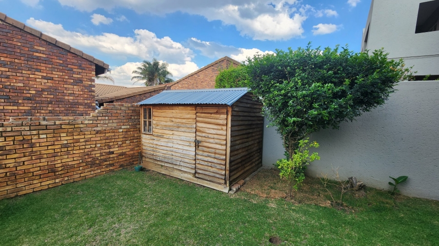 2 Bedroom Property for Sale in Constantia Kloof Gauteng