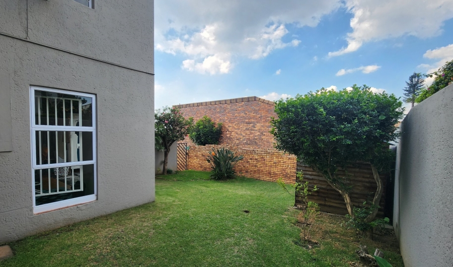 2 Bedroom Property for Sale in Constantia Kloof Gauteng