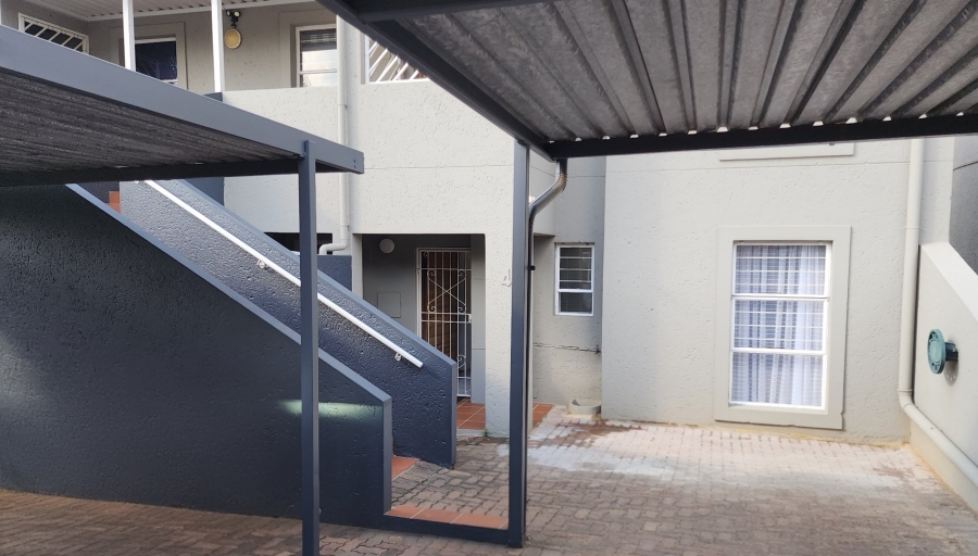 2 Bedroom Property for Sale in Constantia Kloof Gauteng
